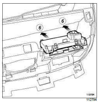 Renault Clio. Card reader: Removal - Refitting