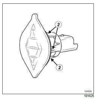 Renault Clio. Tailgate locking switch: Removal - Refitting