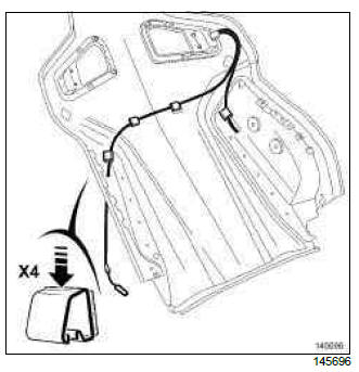 Renault Clio. Rear seat access mechanisms: Removal - Refitting