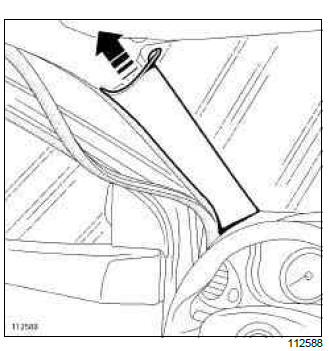 Renault Clio. Windscreen pillar trim: Removal - Refitting