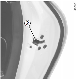 Renault Clio. Locking the doors manually