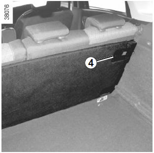 Renault Clio. Movable floor storage