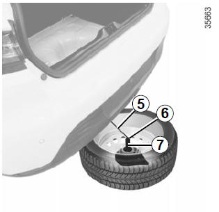 Renault Clio. To refit a wheel