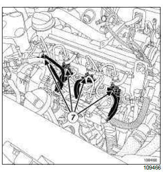 Renault Clio. High pressure pipe between rail and injector: Removal - Refitting