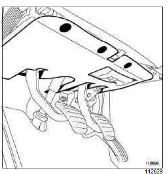 Renault Clio. Accelerator pedal: Removal - Refitting