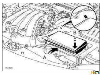 Renault Clio. Air flowmeter: Removal - Refitting