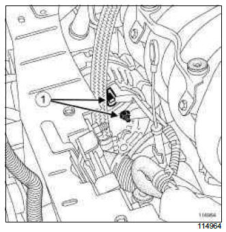 Renault Clio. Alternator: Removal - Refitting