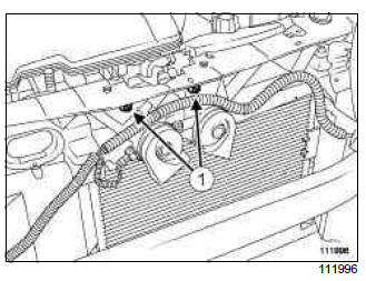 Renault Clio. Bonnet lock: Removal - Refitting