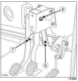 Renault Clio. Brake pedal