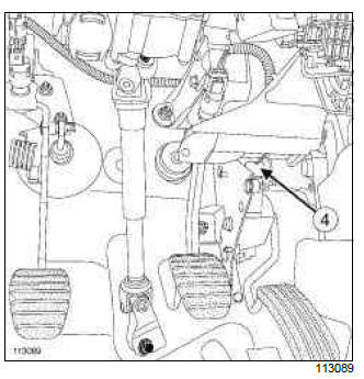 Renault Clio. Brake pedal