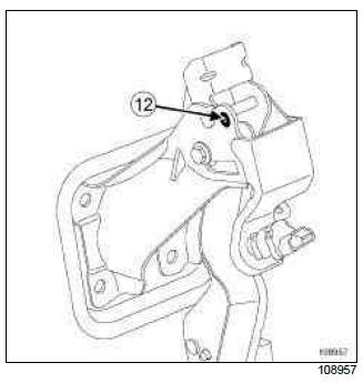 Renault Clio. Brake pedal