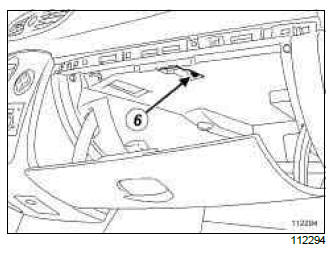 Renault Clio. Glovebox: Removal - Refitting