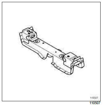 Renault Clio. Front cross member under front seat