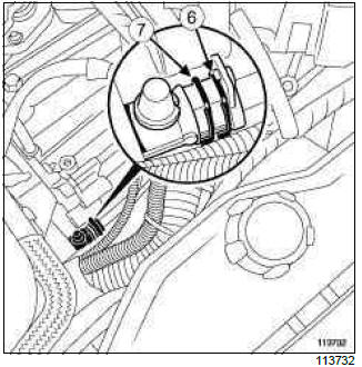 Renault Clio. Clutch circuit: Bleed