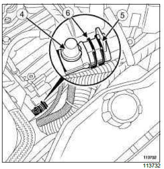 Renault Clio. Clutch circuit: Removal - Refitting