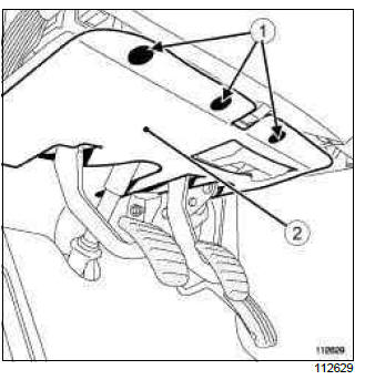 Renault Clio. Clutch pedal