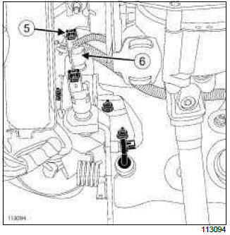 Renault Clio. Clutch pedal