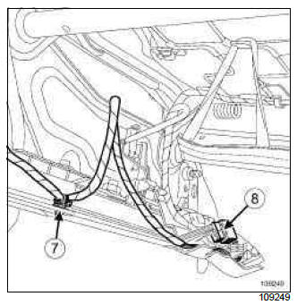 Renault Clio. Complete front seat: Removal - Refitting