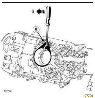 Renault Clio. Gear selector on the steering wheel: Removal - Refitting