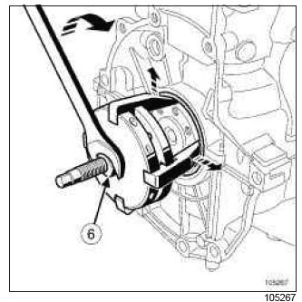 Renault Clio. Crankshaft seal, gearbox end: Removal - Refitting