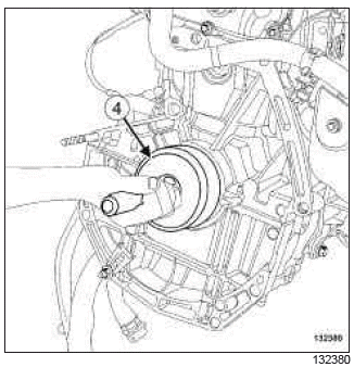 Renault Clio. Crankshaft seal, gearbox end: Removal - Refitting