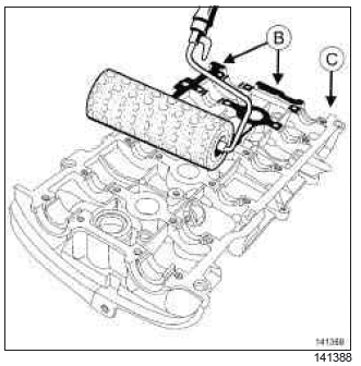 Renault Clio. Rocker cover: Removal - Refitting
