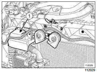 Renault Clio. Cylinder head: Removal - Refitting