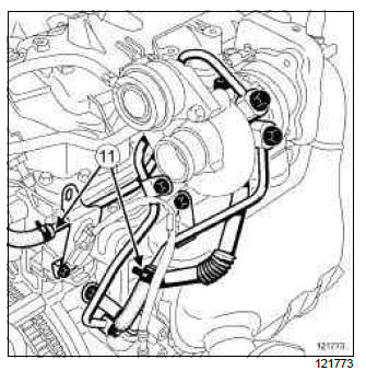 Renault Clio. Cylinder head: Removal - Refitting