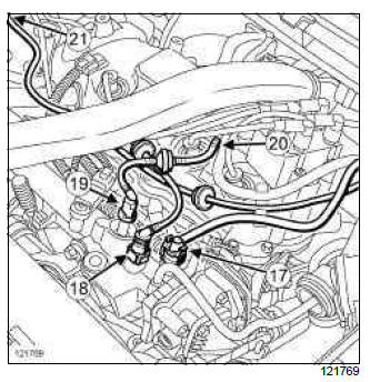 Renault Clio. Cylinder head: Removal - Refitting