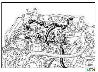 Renault Clio. Diesel injector: Removal - Refitting