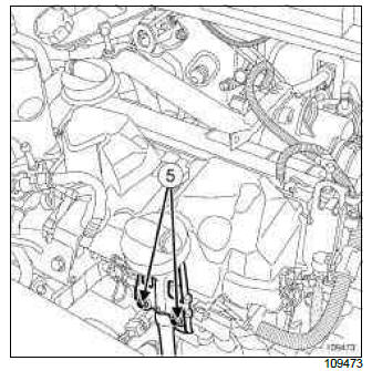 Renault Clio. Diesel injector: Removal - Refitting