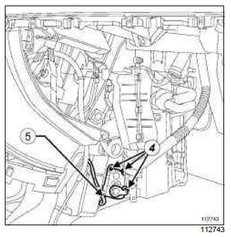 Renault Clio. Distribution motor: Removal - Refitting