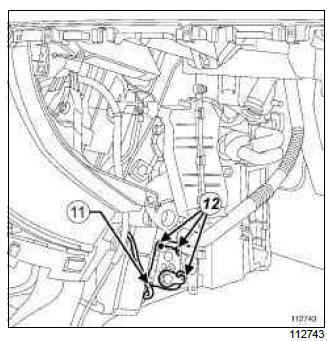 Renault Clio. Distribution motor: Removal - Refitting