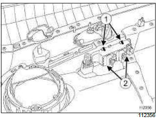 Renault Clio. Child safety switch: Removal - Refitting