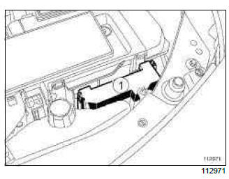 Renault Clio. Expansion bottle: Removal - Refitting