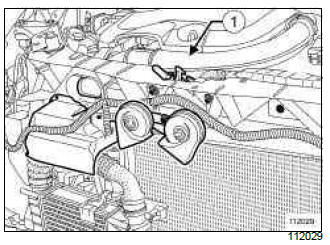 Renault Clio. Expansion valve - compressor connecting pipe: Removal - Refitting