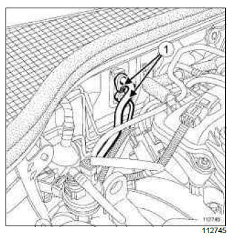 Renault Clio. Expansion valve: Removal - Refitting