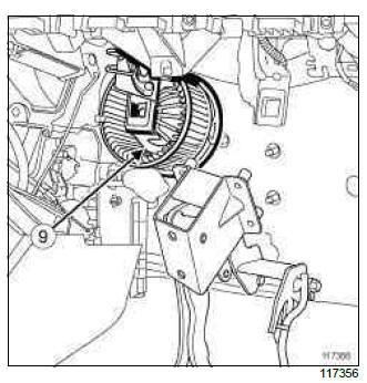 Renault Clio. Fan assembly: Removal - Refitting