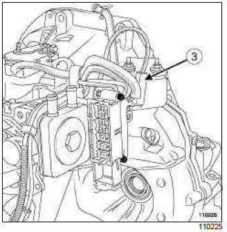 Renault Clio. Flow control solenoid valve: Removal - Refitting