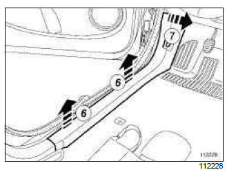 Renault Clio. Front door sill lining: Removal - Refitting