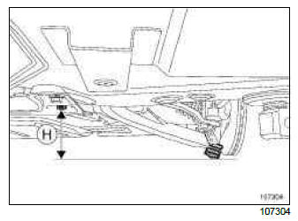 Renault Clio. Front driveshaft lower arm: Removal - Refitting