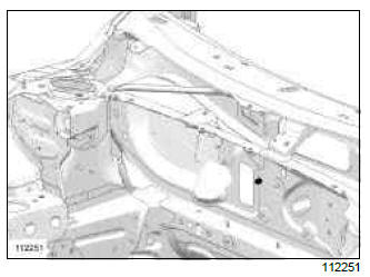 Renault Clio. Engine tie-rod attachment: Description