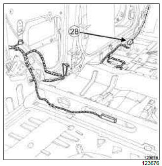 Renault Clio. Front left-hand wiring