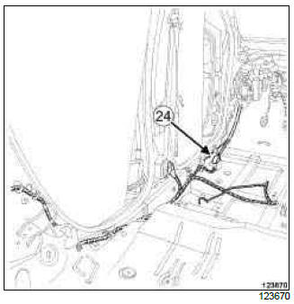 Renault Clio. Front left-hand wiring