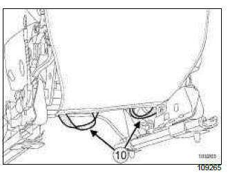 Renault Clio. Front seat base trim: Removal - Refitting
