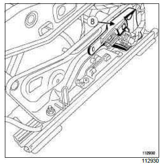 Renault Clio. Front seat: Stripping - Rebuilding