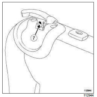 Renault Clio. Front seatback trim: Removal - Refitting