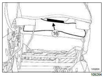 Renault Clio. Front seatback trim: Removal - Refitting