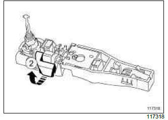 Renault Clio. Exterior door handle: Removal - Refitting