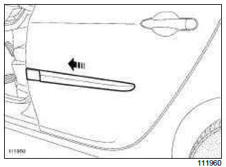 Renault Clio. Rear side door protective strip: Removal - Refitting